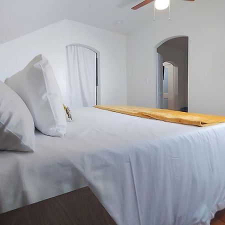 Historic W/Deck, King Bed & Air By Lake Michigan マニスティー エクステリア 写真